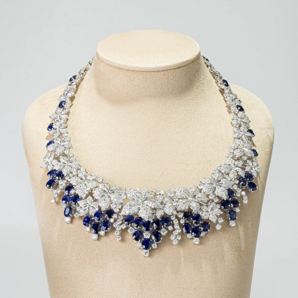 Sri Lankan sapphire & diamond necklace in 18K white gold