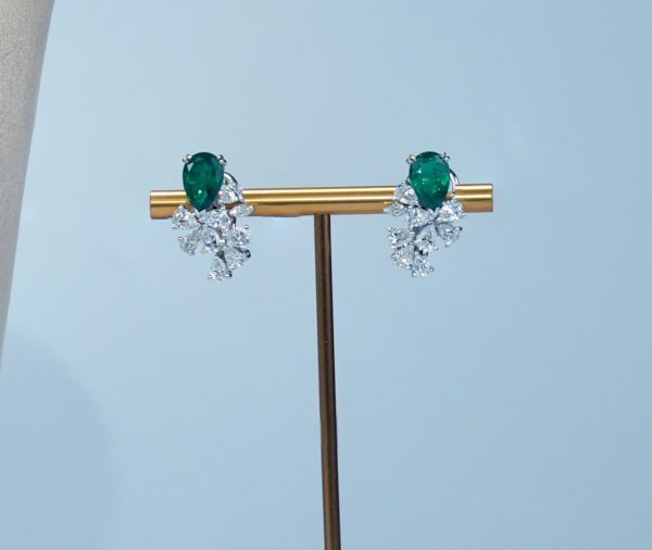 Columbian emerald & diamond earrings in white gold